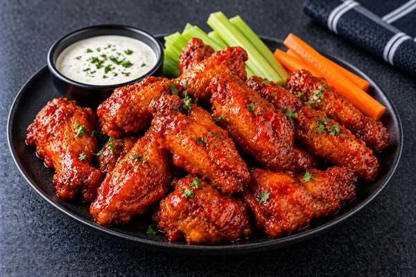 Buffalo Wings in Spicy Sauce